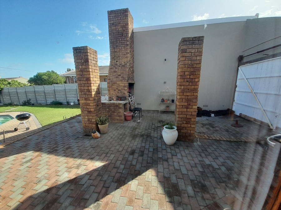 5 Bedroom Property for Sale in Bothasig Western Cape